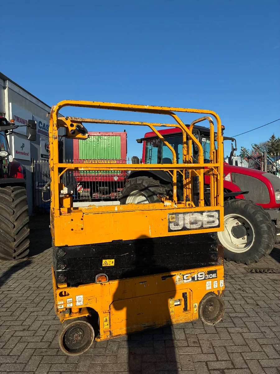 JCB scissor lift S19 30E - Image 1