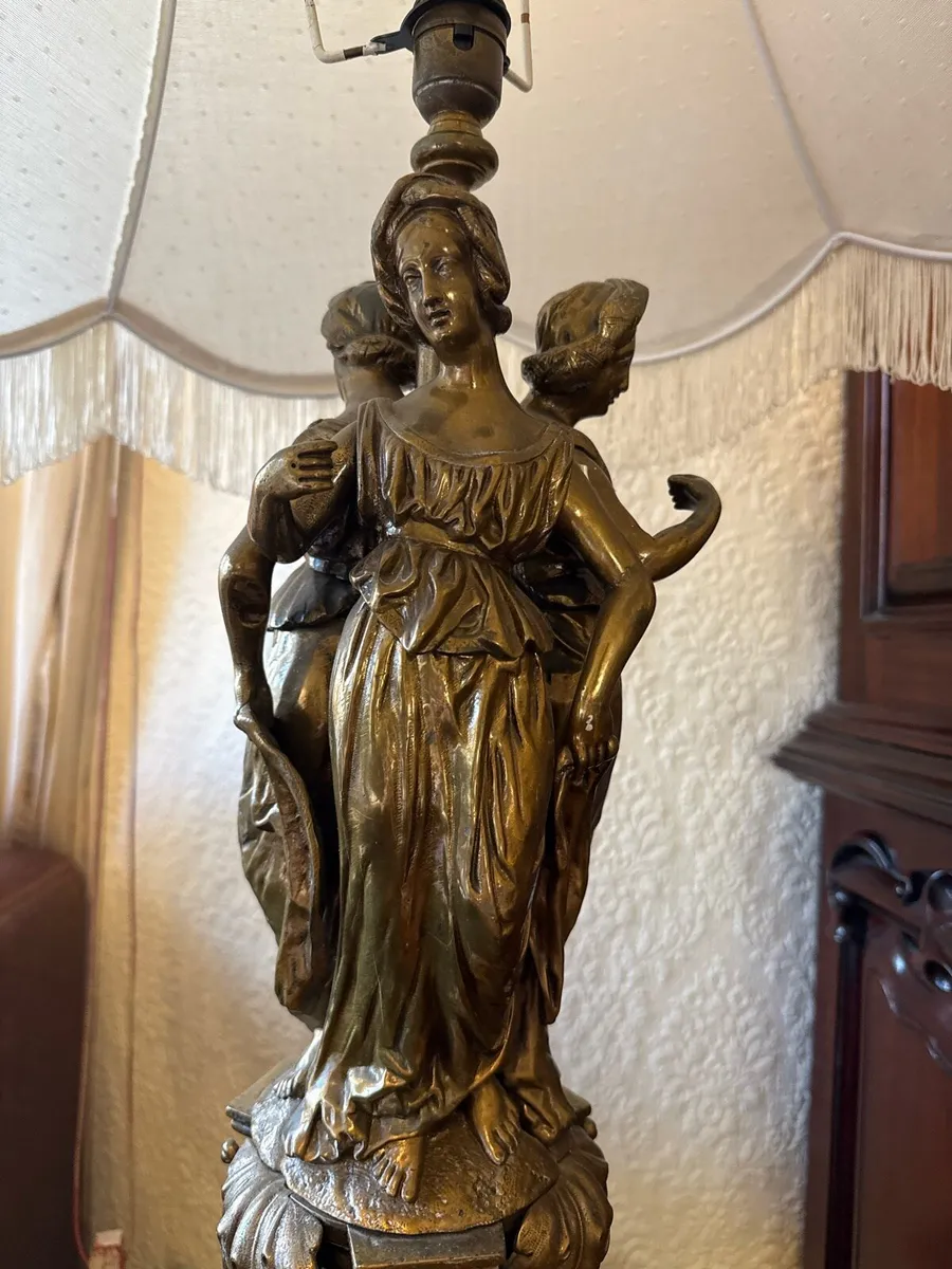 Vintage Neoclassical Lamp - Image 2