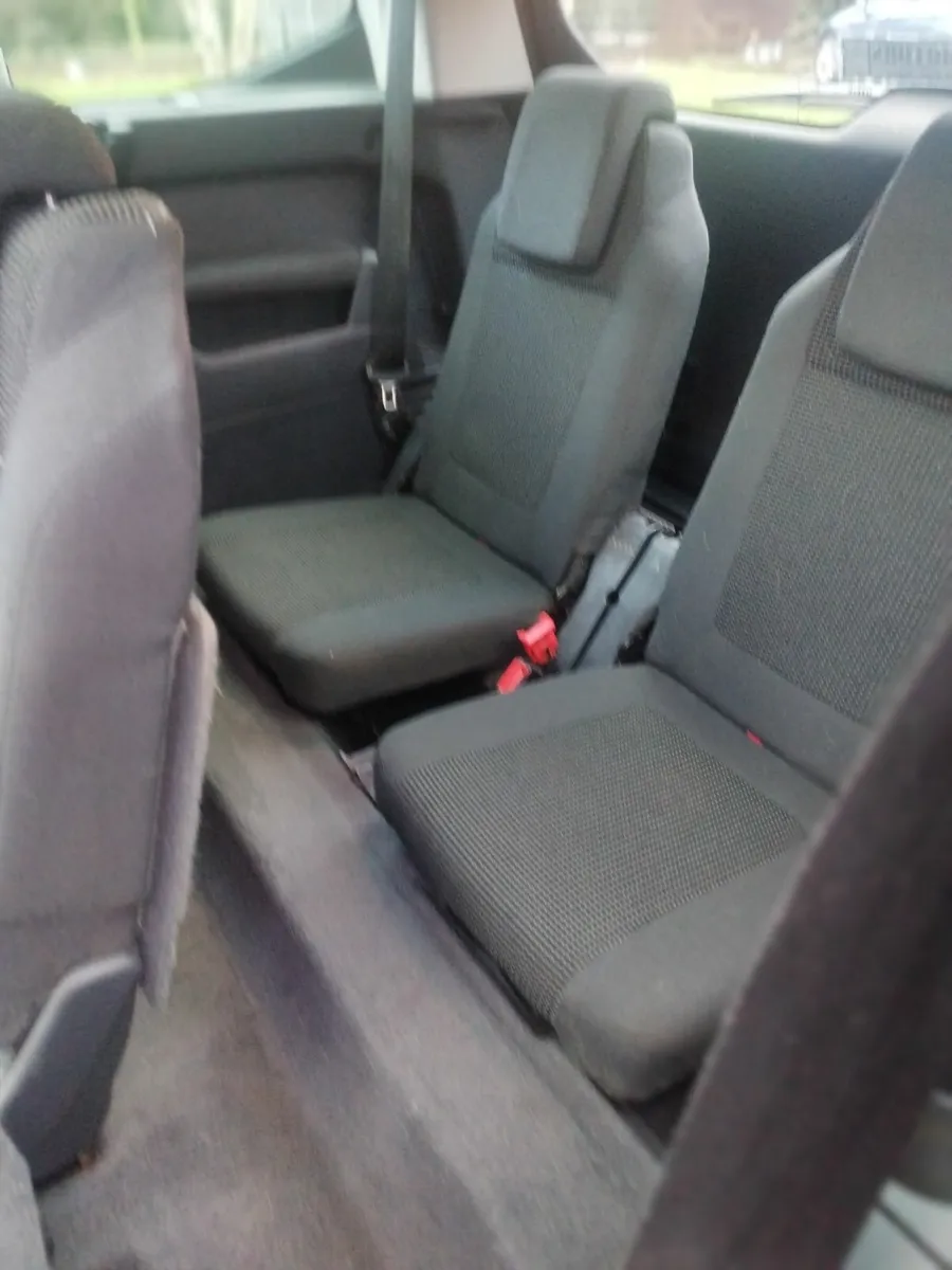 Peugeot 5008 2012 - Image 2