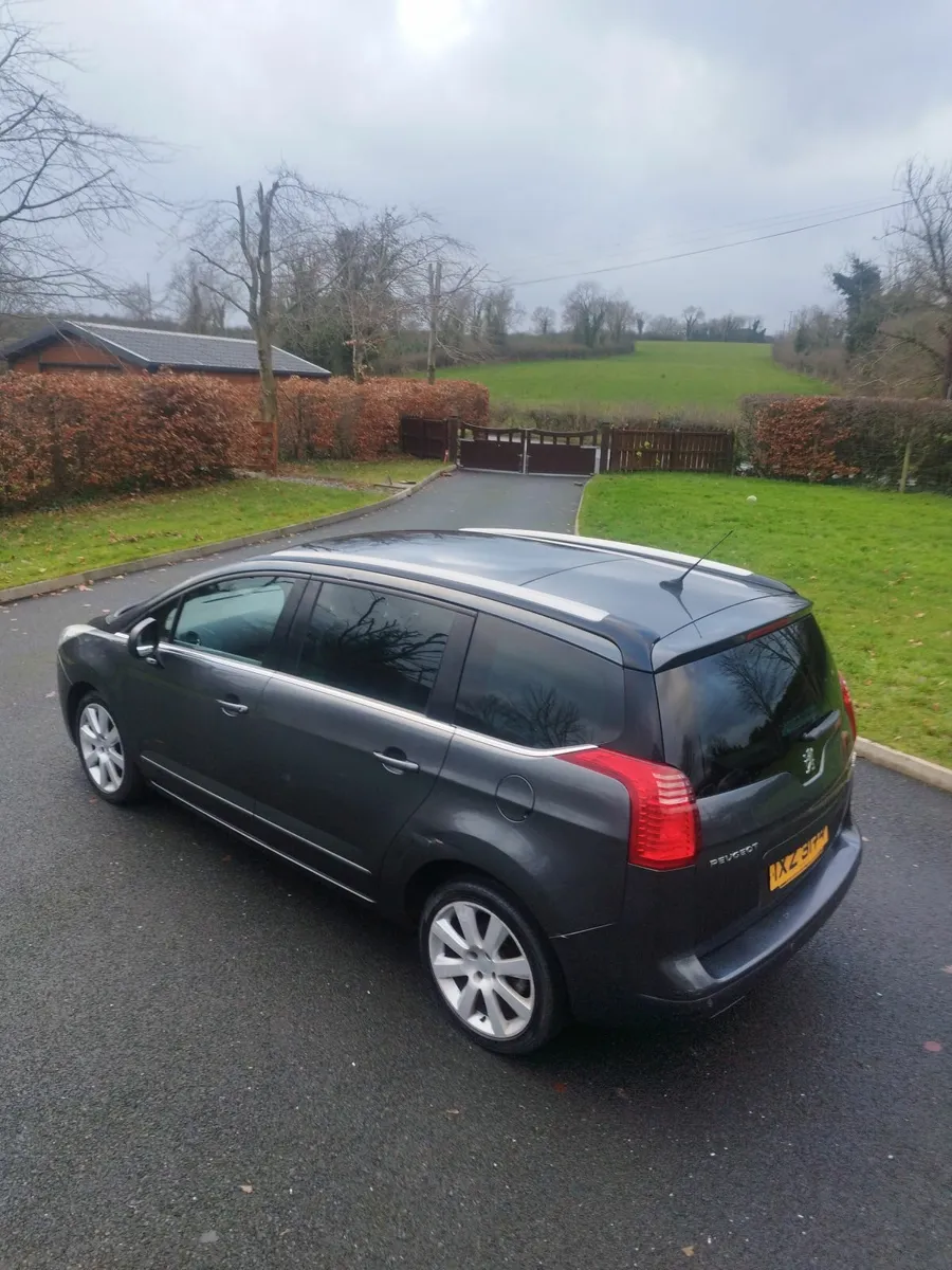 Peugeot 5008 2012 - Image 1