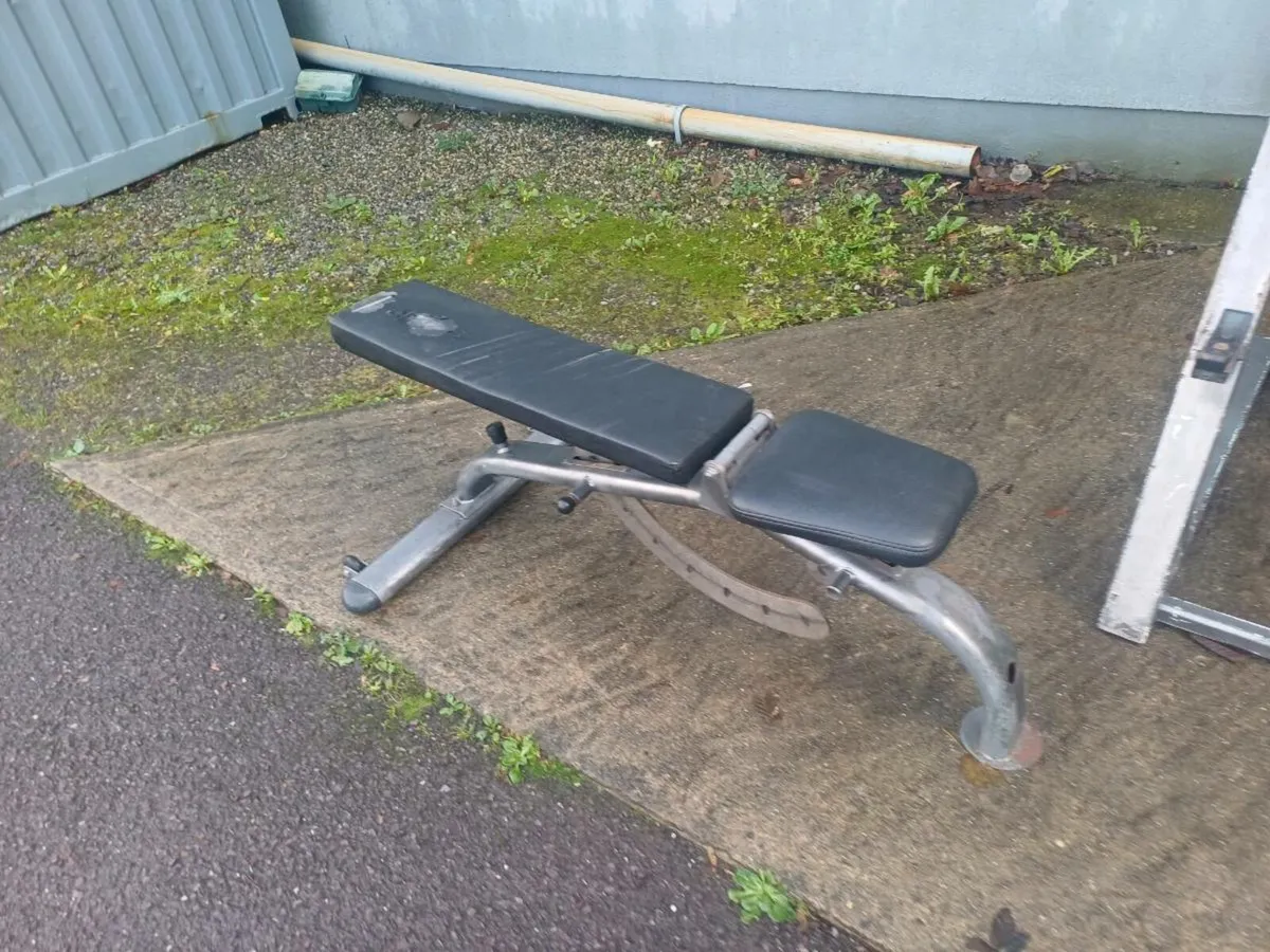 Smith machine, preacher curl and flat bench - Image 2