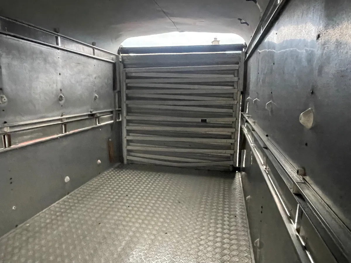 Ifor Williams 12ft x 6ft cattle trailer - Image 3