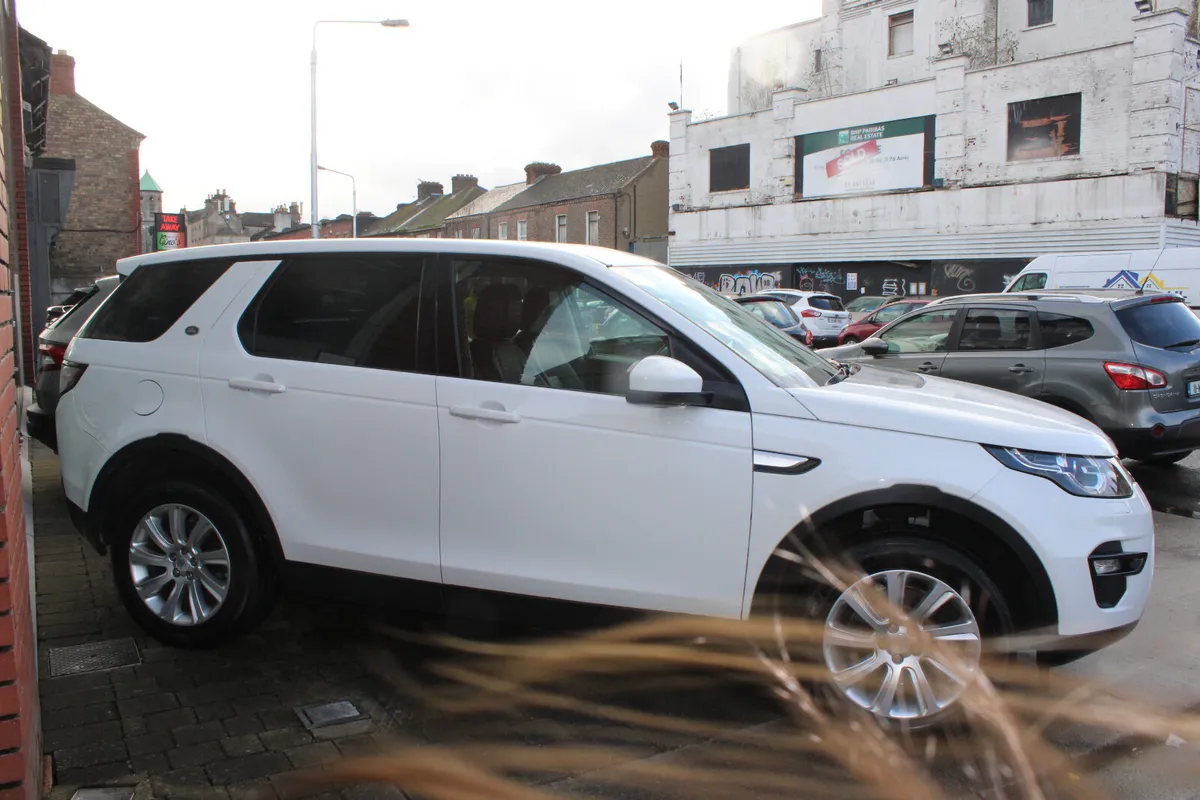 Land Rover Discovery Sport 2.2 4X4 7 SEAT 2015 - Image 3