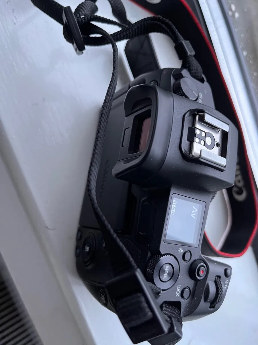 Canon R mirrorless camera (Body only) - Image 2