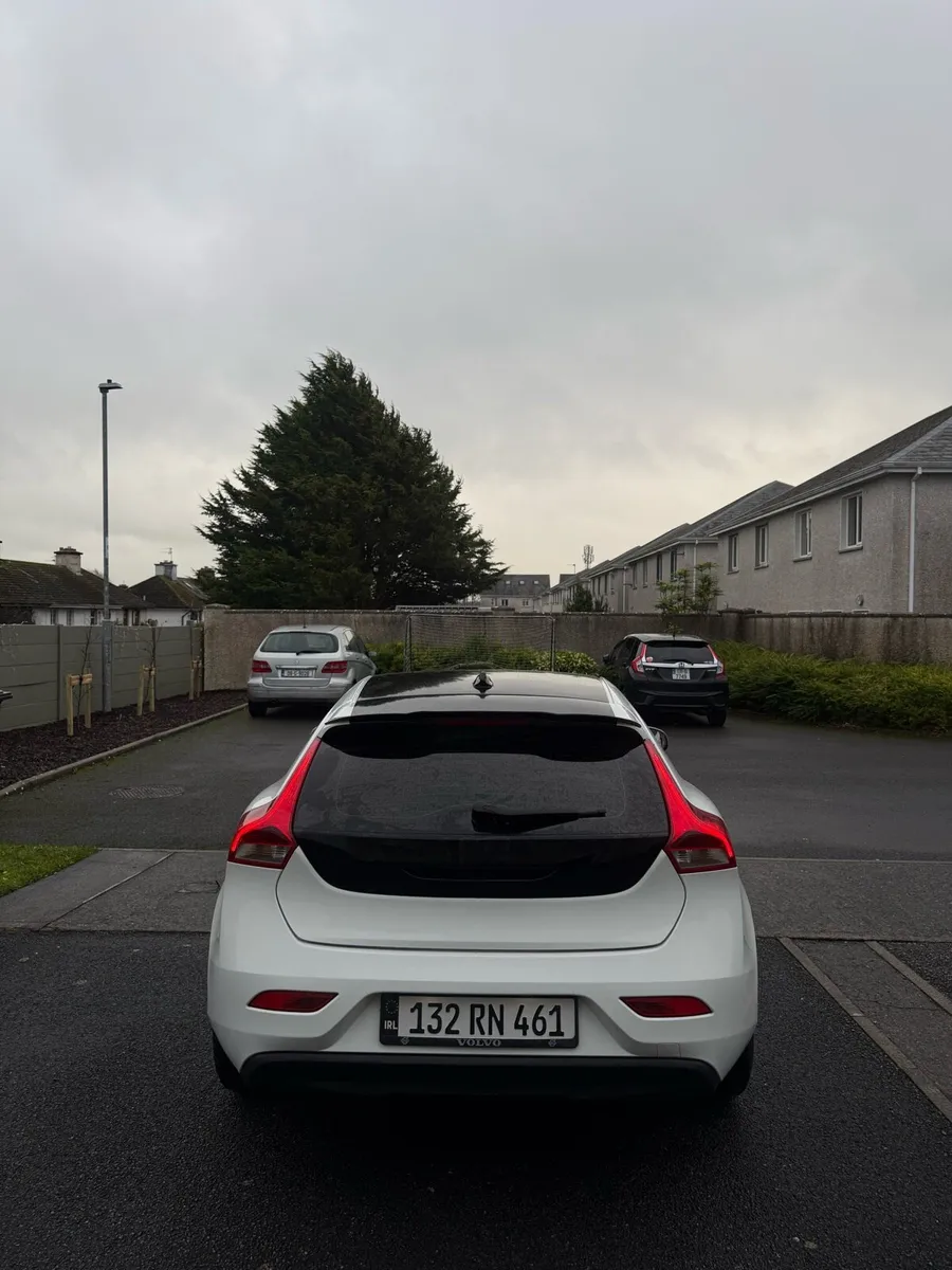 Volvo v40 Special Edition - Image 2