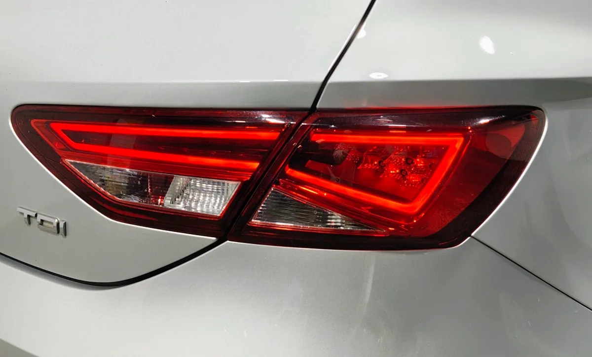 SEAT Leon 2015 1.5 TDI 5 DOOR SPORT BACK SE SPEC - Image 4