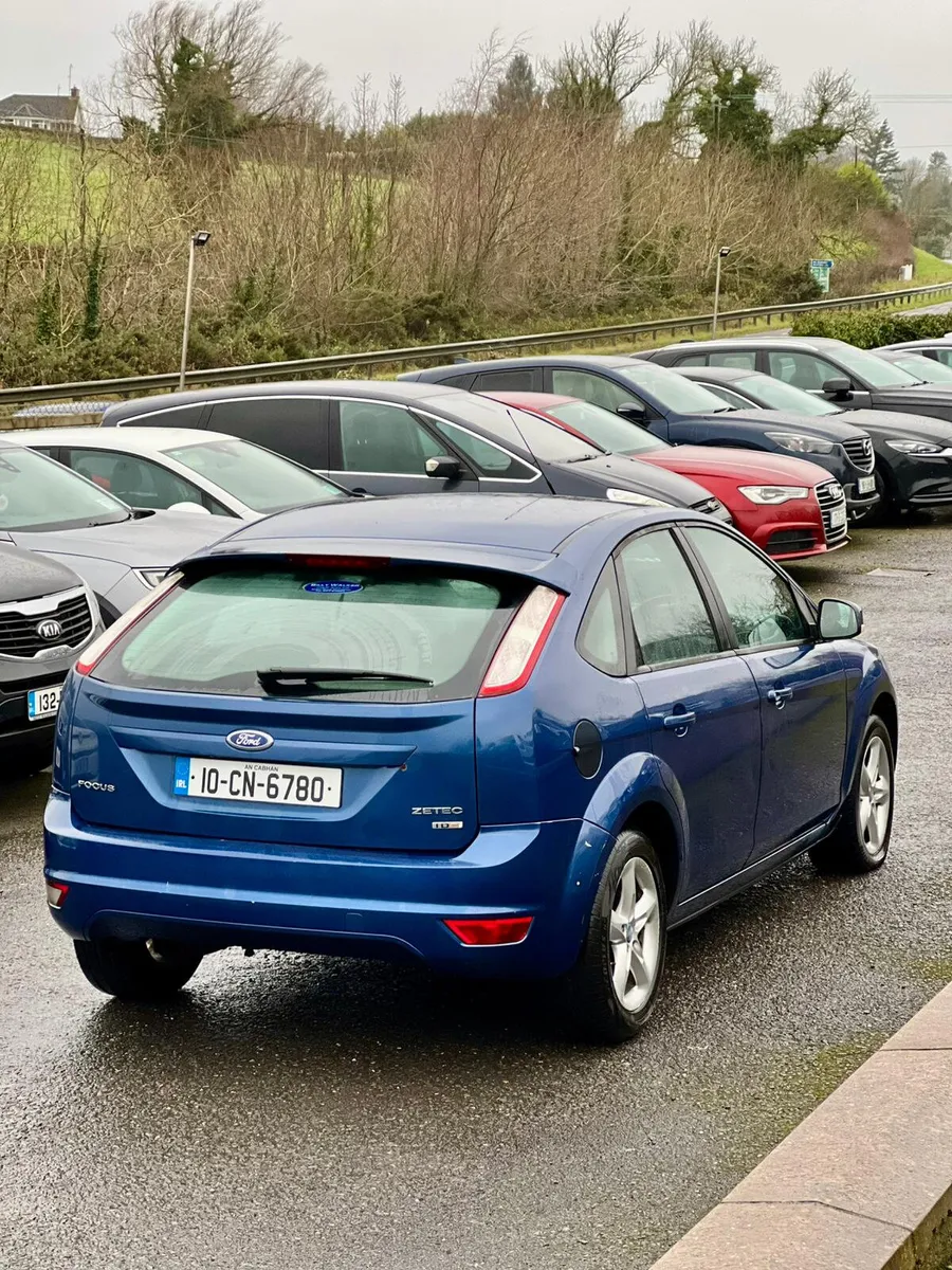 Ford Focus 2010 - Image 2