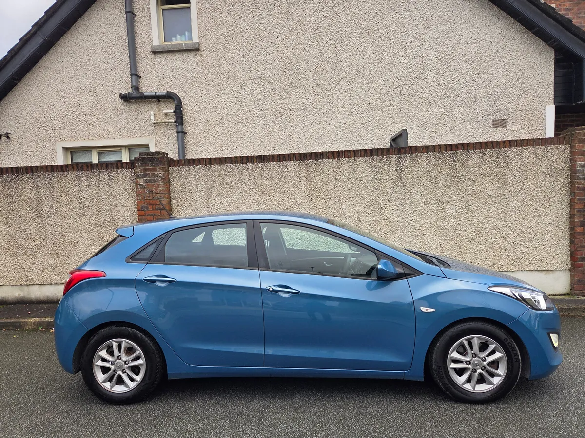 Hyundai i30 1.6 Deluxe, New Nct - Image 3