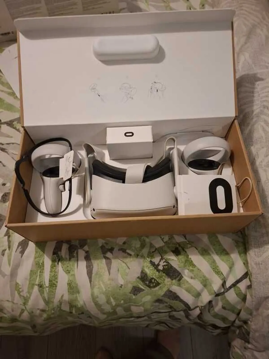 Meta Quest 2 VR - Image 2