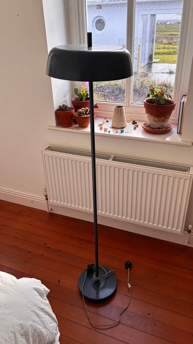 Tall floor lamp - Image 1