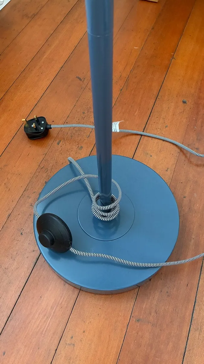 Tall floor lamp - Image 2