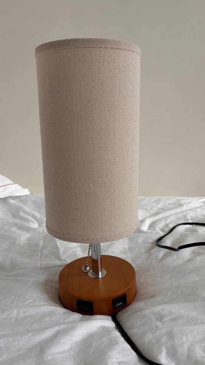 Beside lamps - Image 1