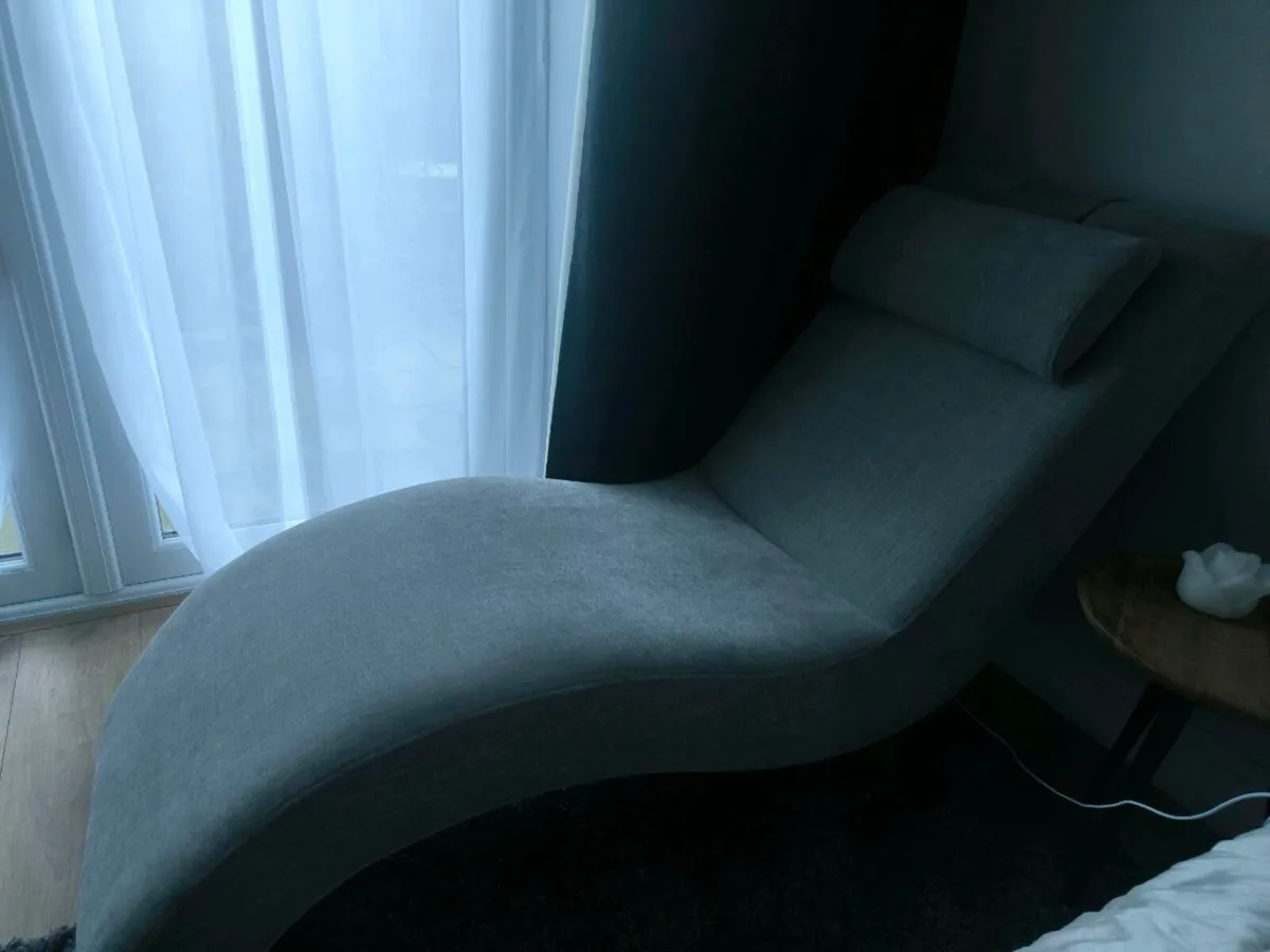 Lounge chair - Image 1