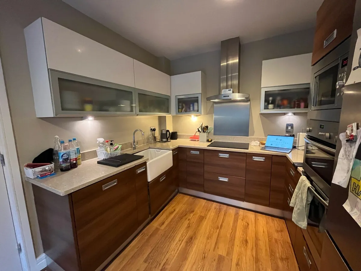 Kitchen cabinets, countertops, Belfast sink, oven - Image 2