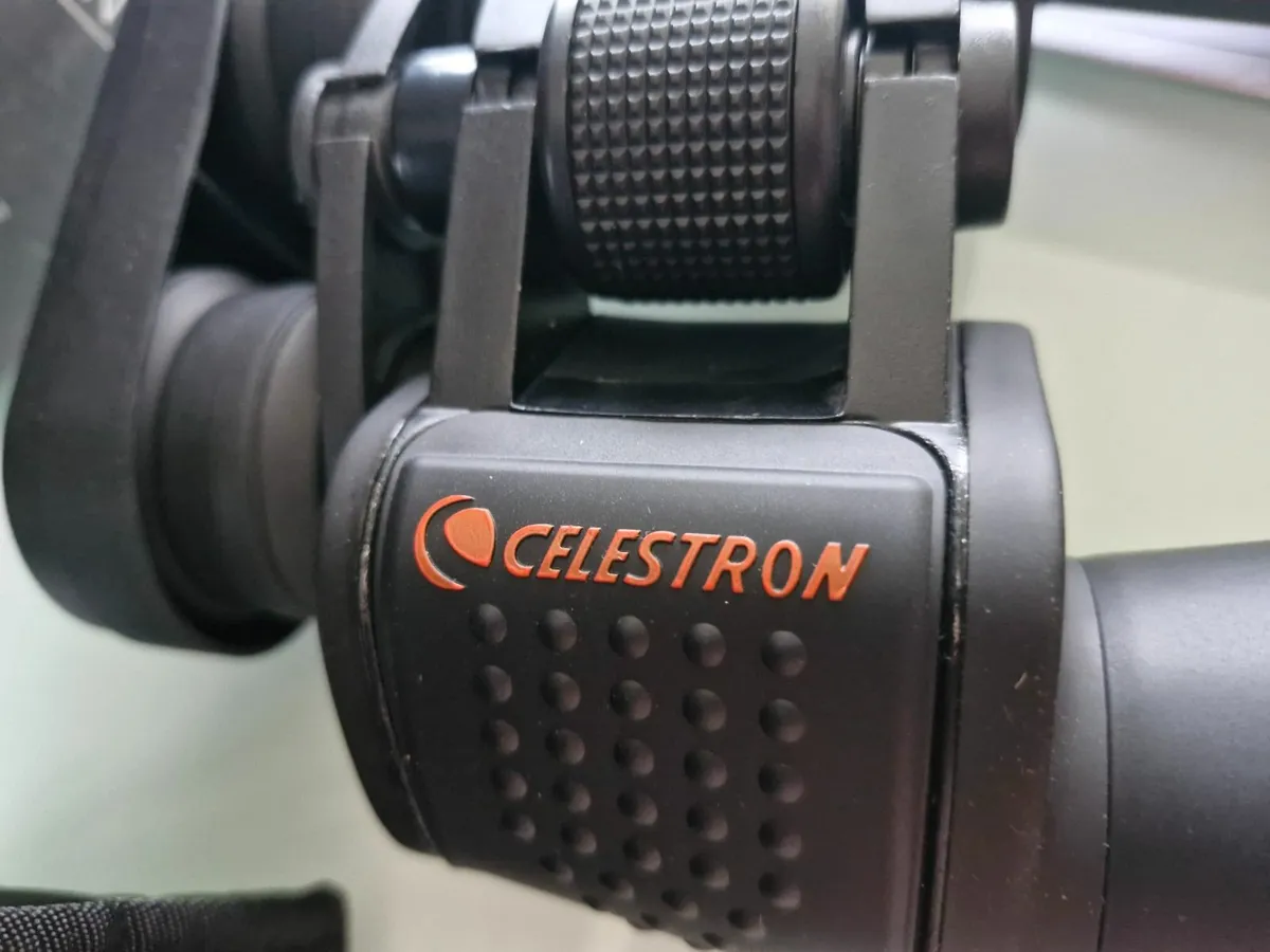 Celestron Skymaster Binoculars 25 x70 - Image 3