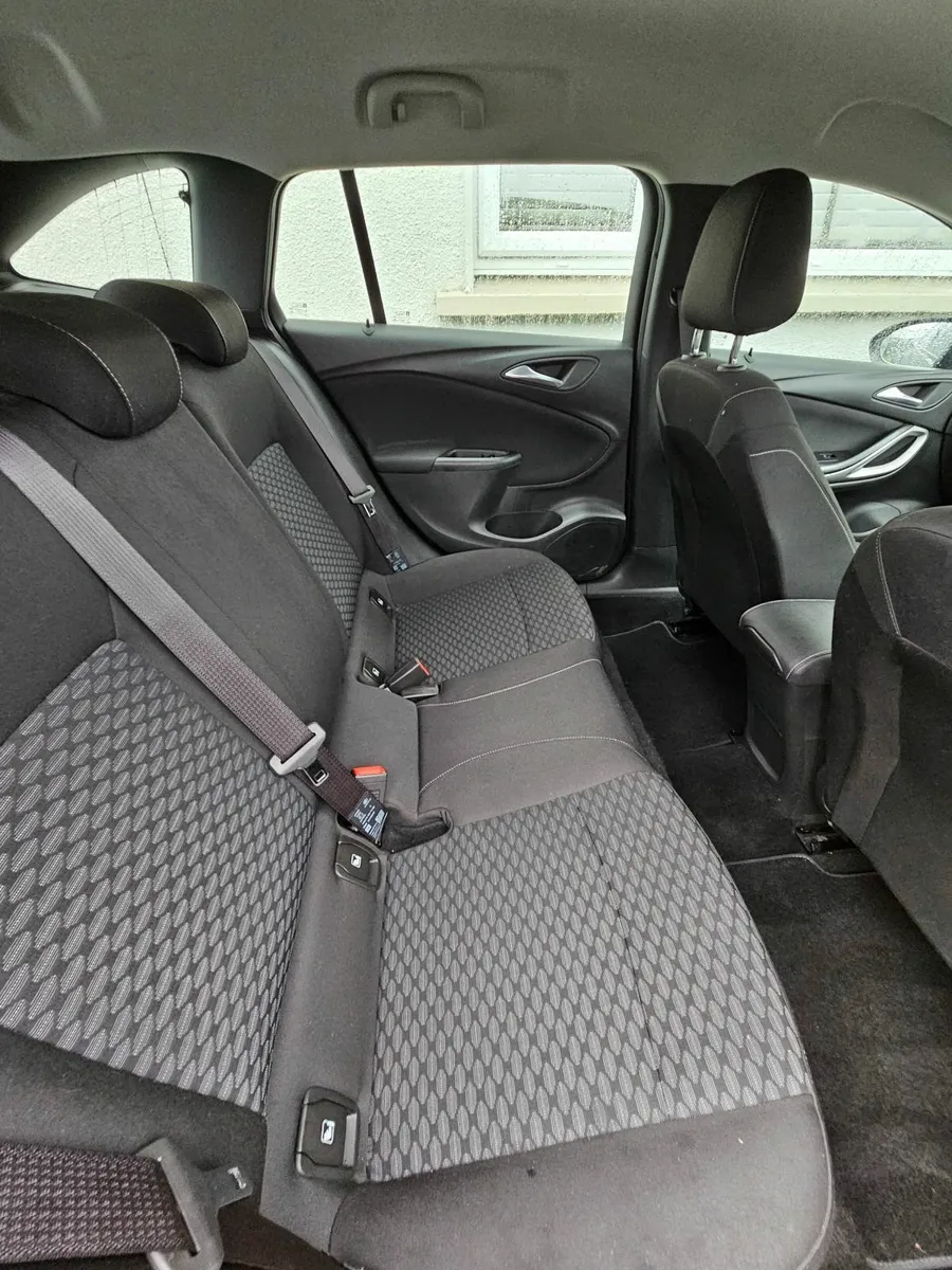 Opel Astra van 2022 - Image 4