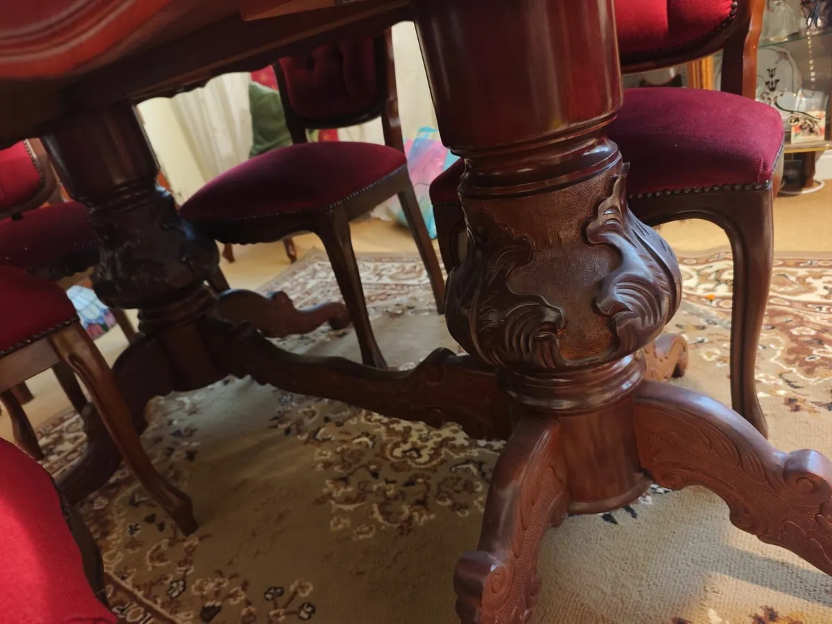 Antique style dining table and 6 chairs - Image 2