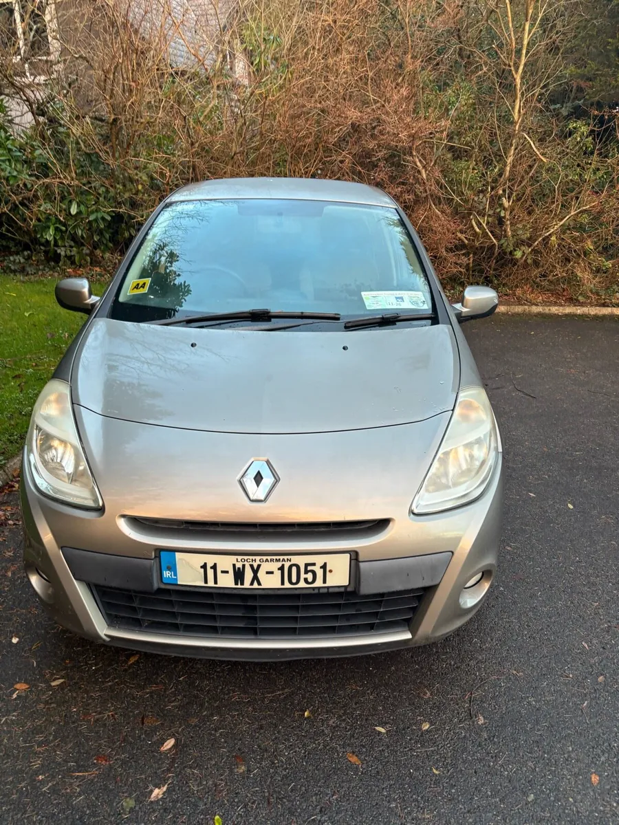 2011 Renault Clio 42,000KM - Image 1