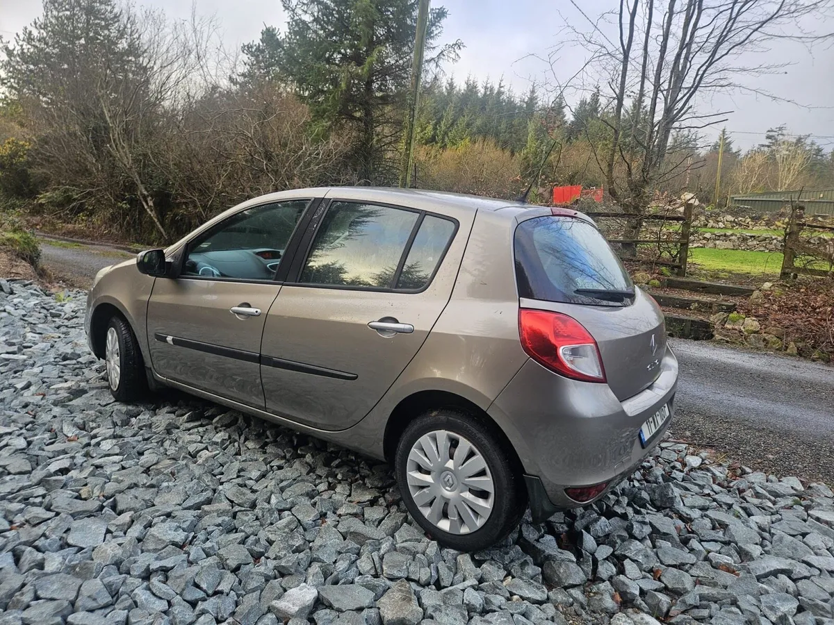 2011 Renault Clio 42,000KM - Image 2