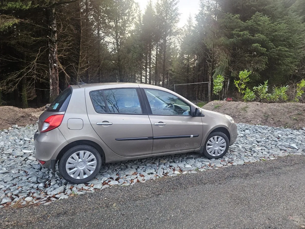 2011 Renault Clio 42,000KM - Image 3