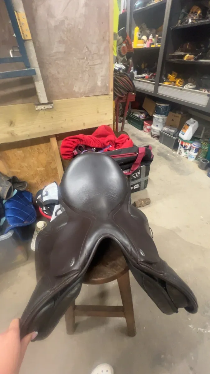 Thorowgood saddle 15 inch - Image 3