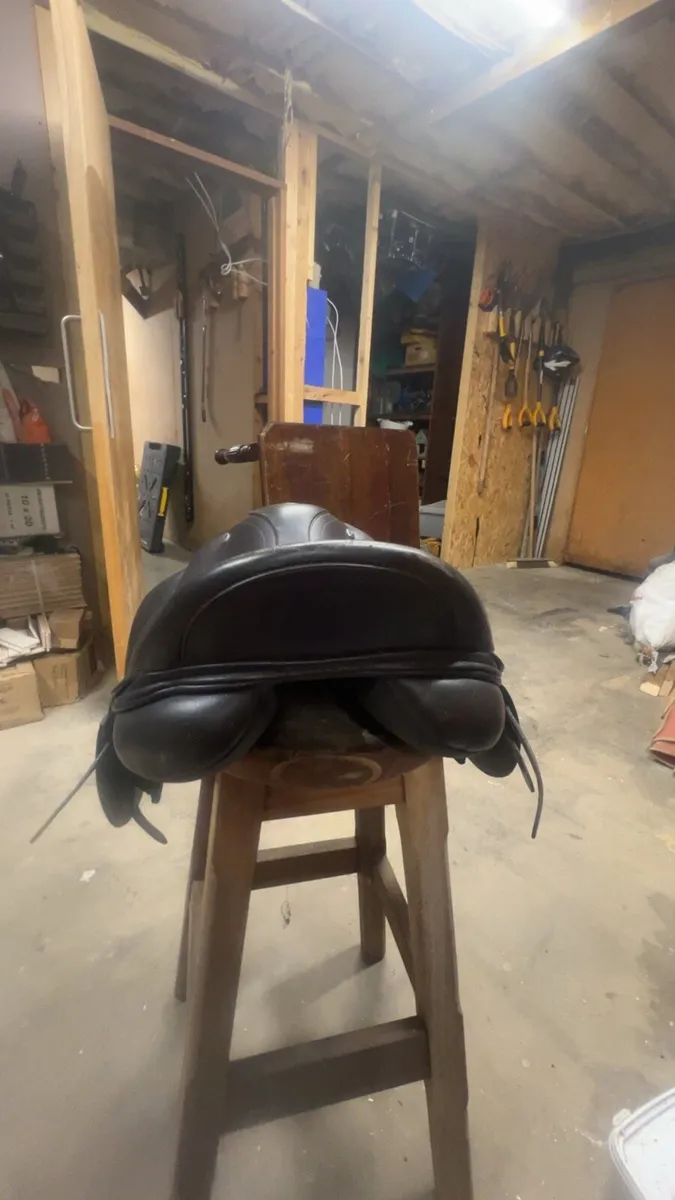 Thorowgood saddle 15 inch - Image 4
