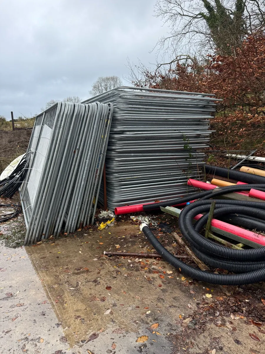 Security fencing - Image 1