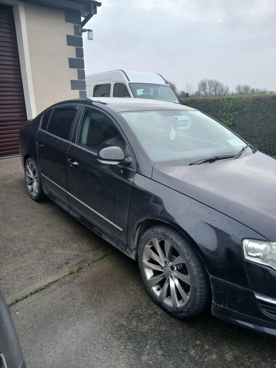 Volkswagen Passat 2010 - Image 1