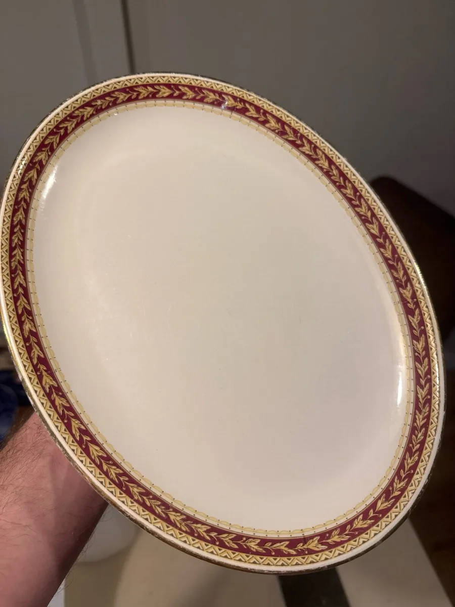 18 hotel style plates - Image 1
