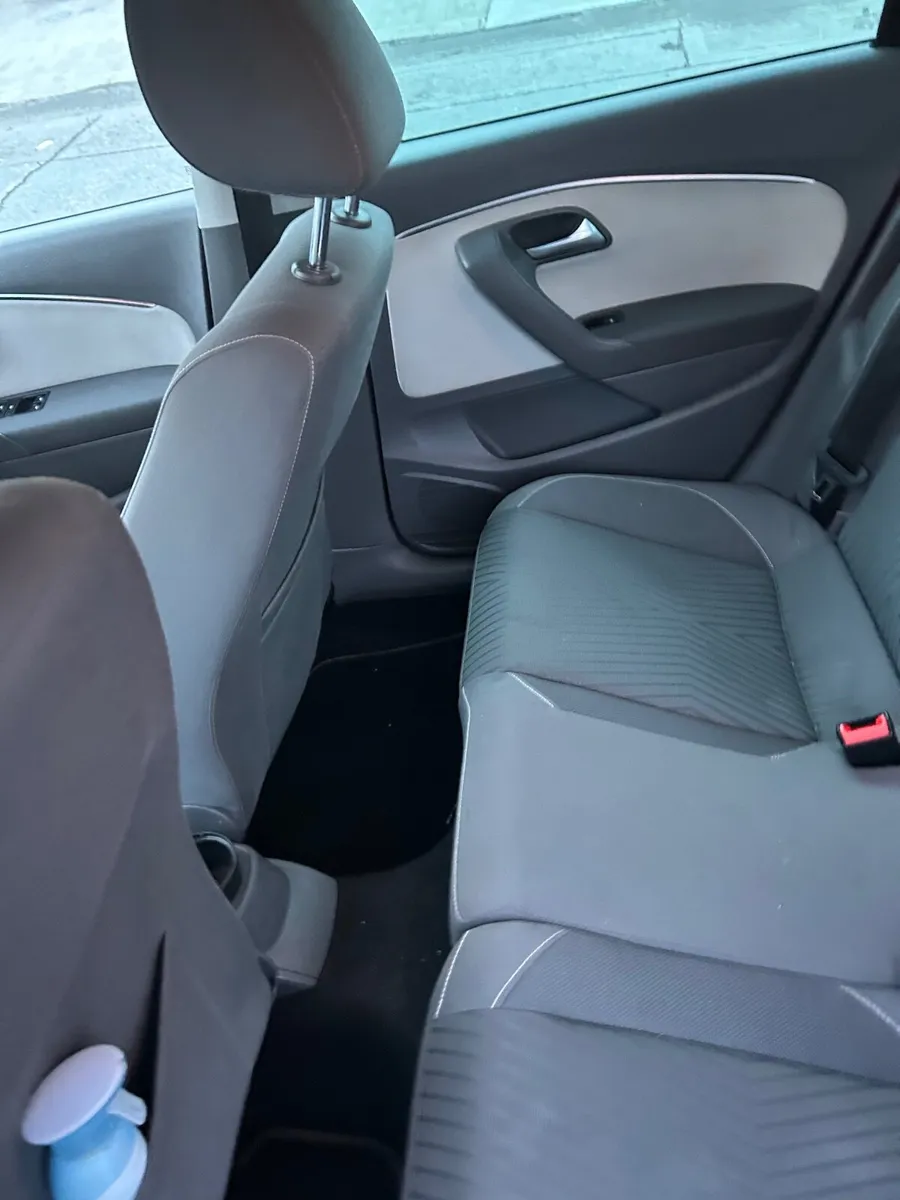 Volkswagen Polo 2015 - Image 2