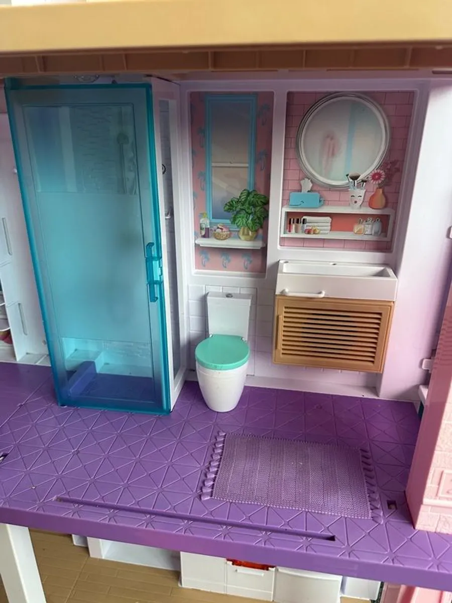 Barbie Dream House and Accessories - Image 3