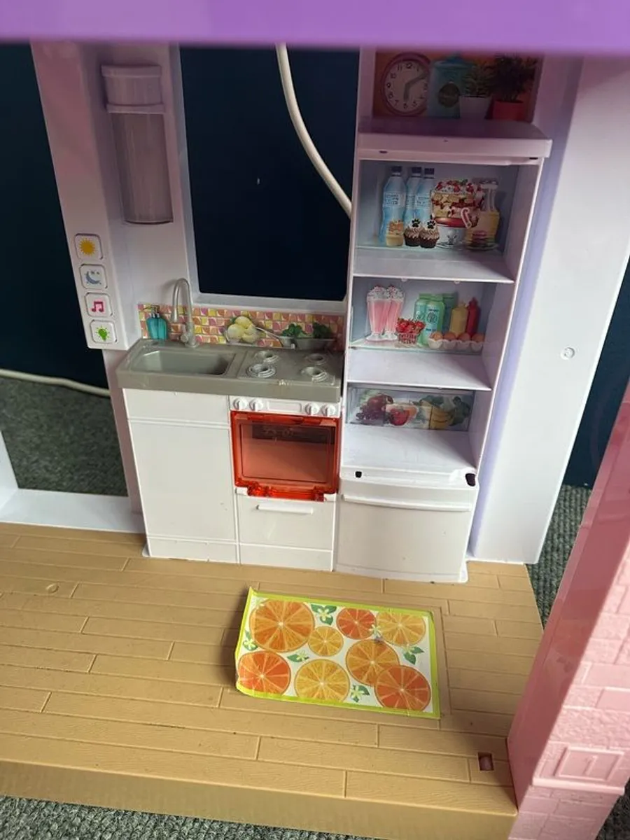 Barbie Dream House and Accessories - Image 4