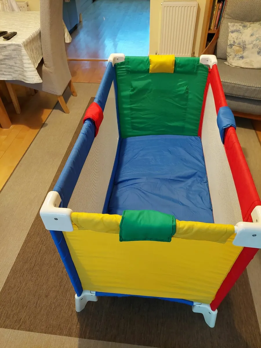Child's  travel cot - Image 2