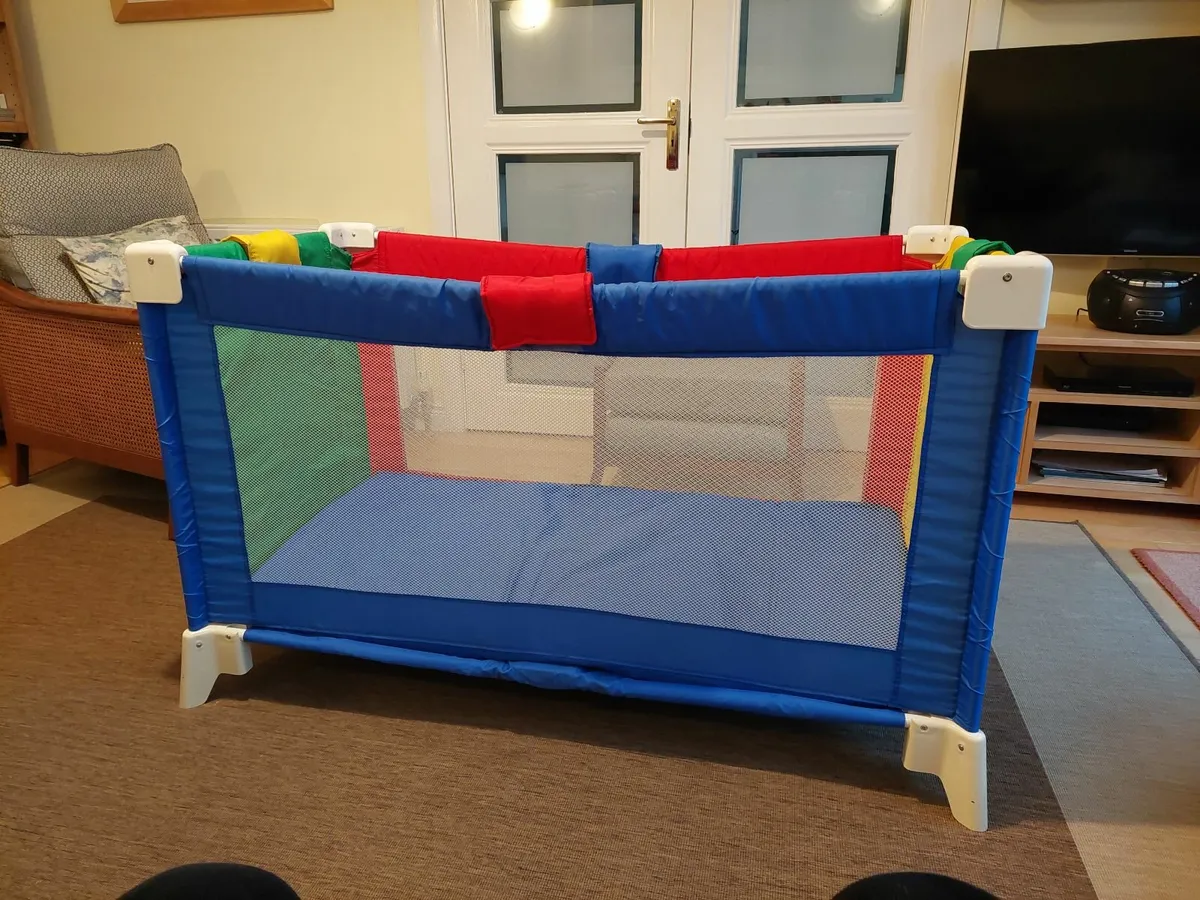 Child's  travel cot - Image 4