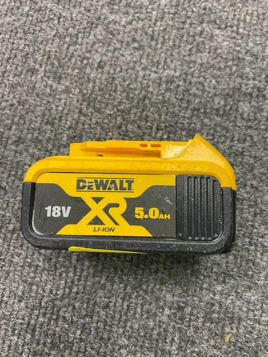 Dewalt 18V 5AH Battery - Image 2