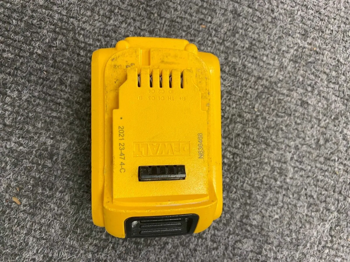 Dewalt 18V 5AH Battery - Image 3