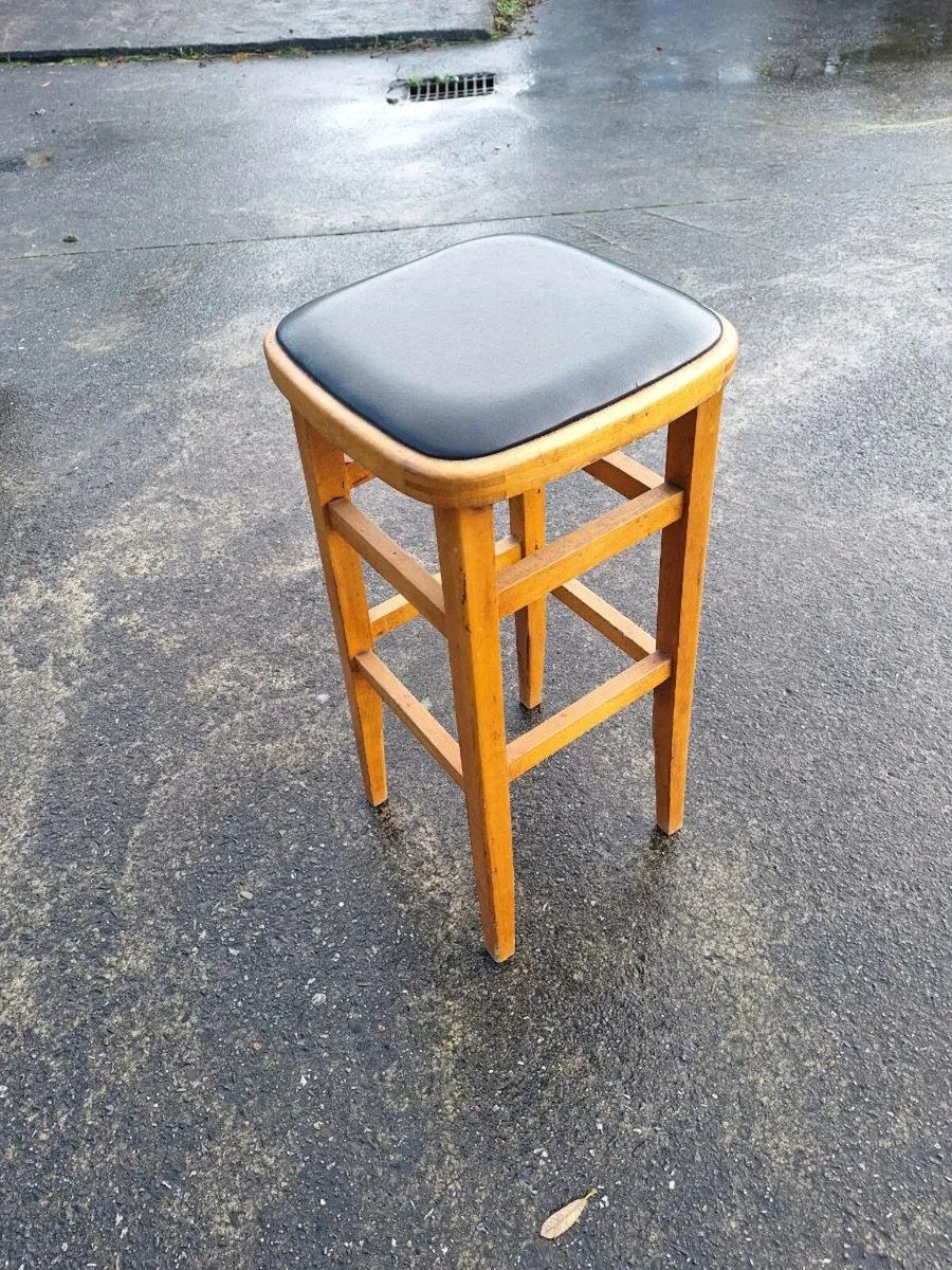 Old stool - Image 1