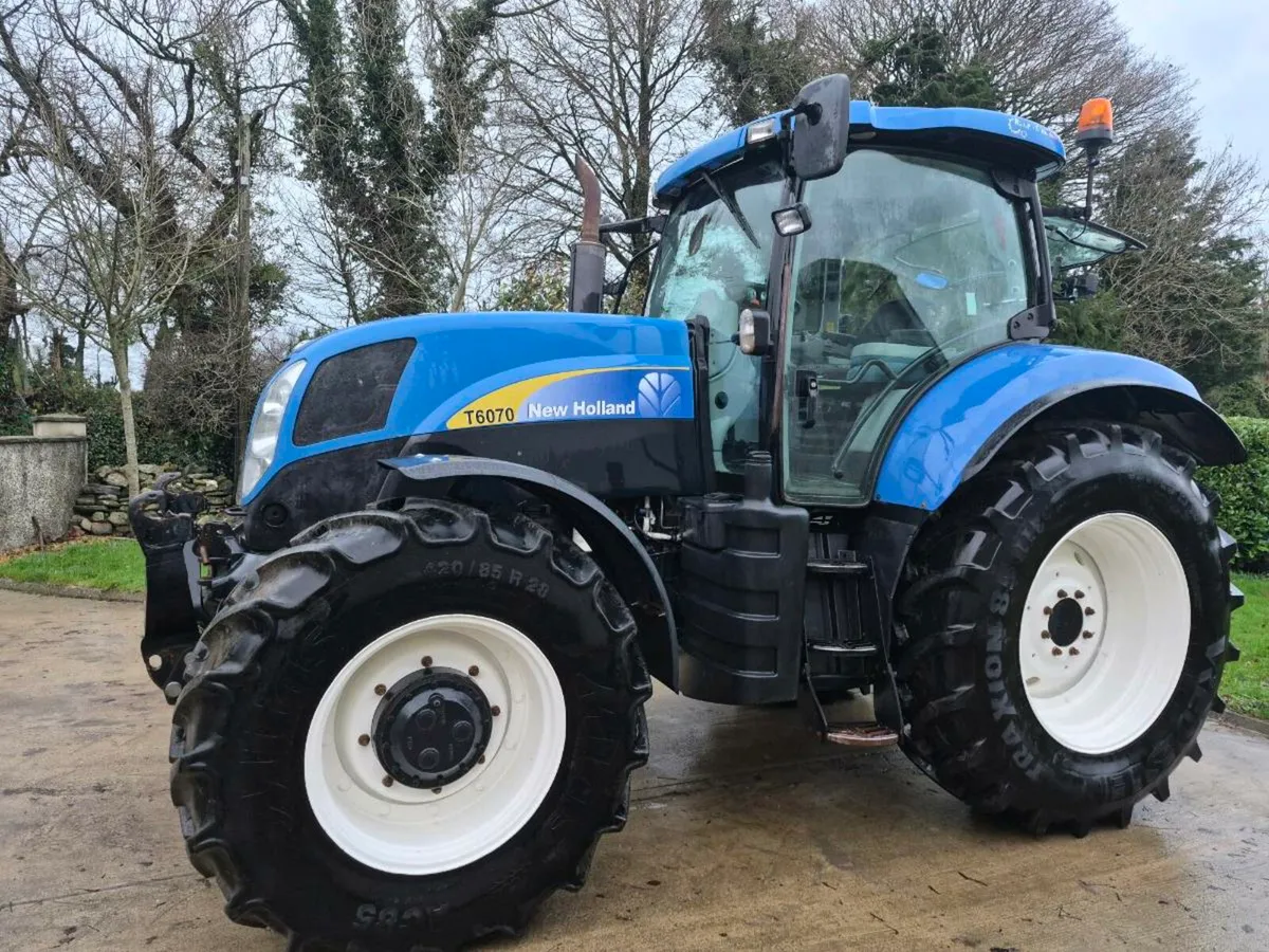 New Holland T6070 R/C 2010 Full suspension - Image 3