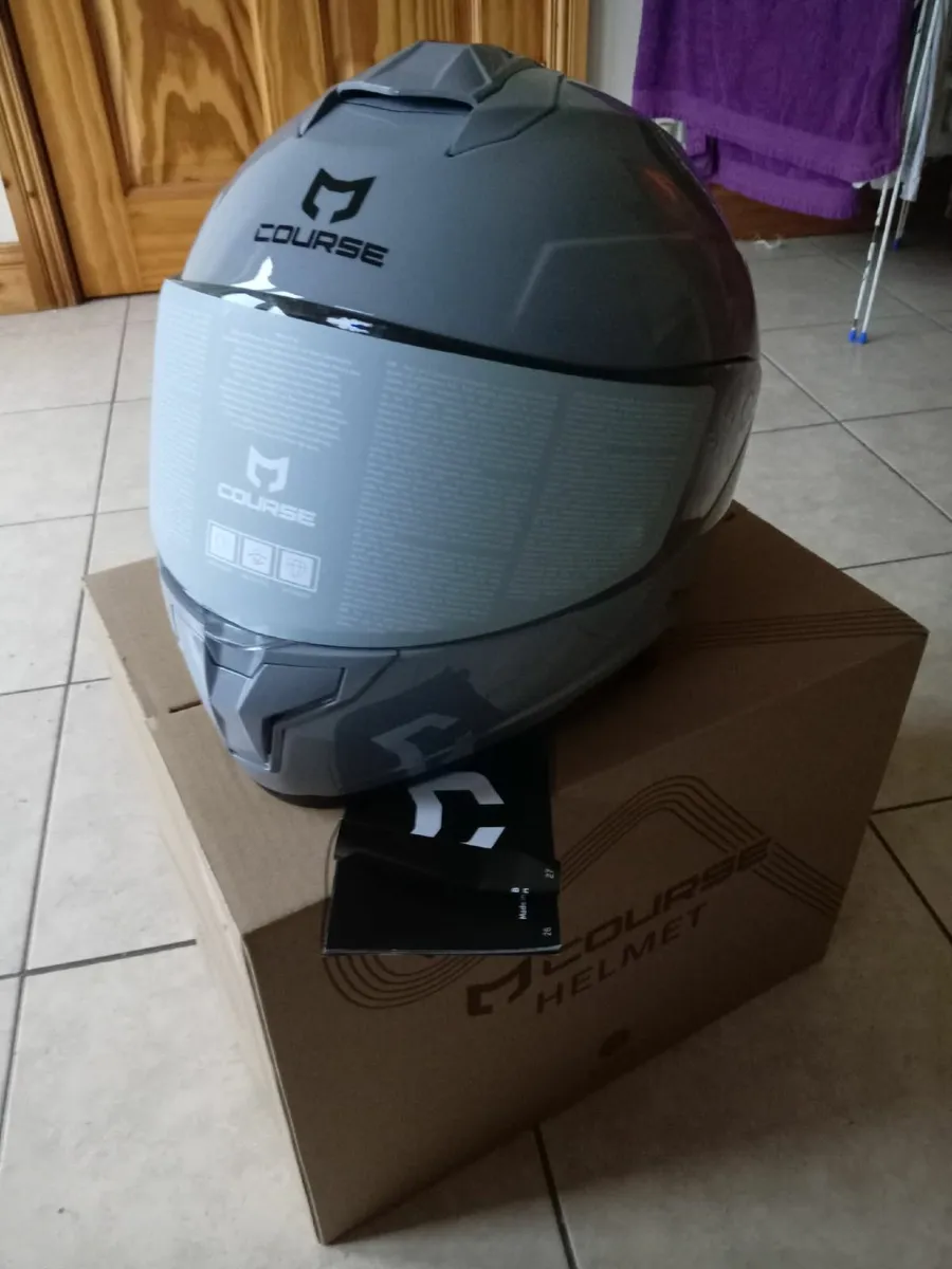 new size xl motorcycle helmet - Image 2