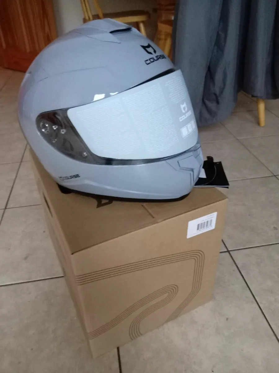new size xl motorcycle helmet - Image 1