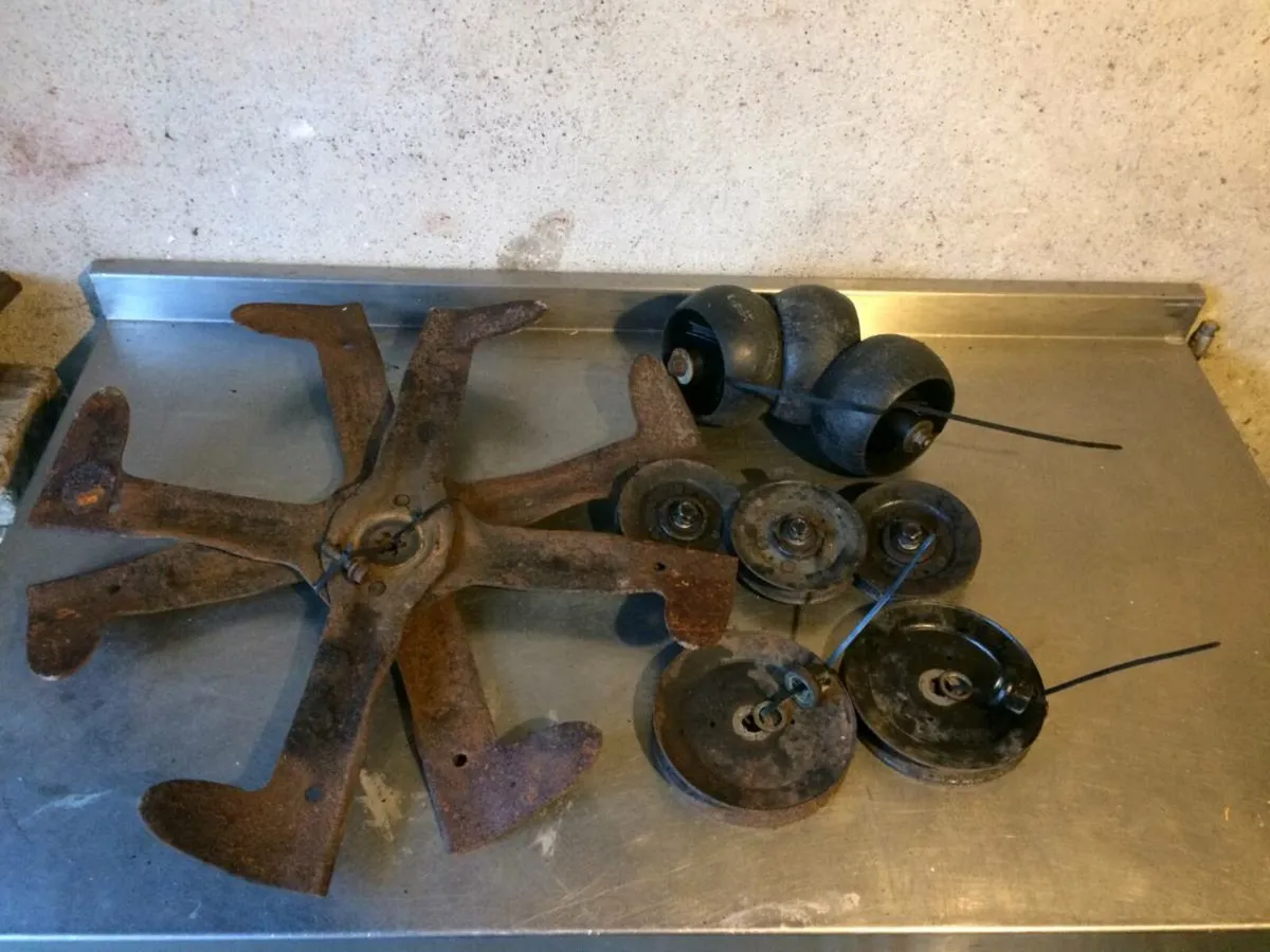 Ride on Lawnmower Blades & parts for Sale - Image 1