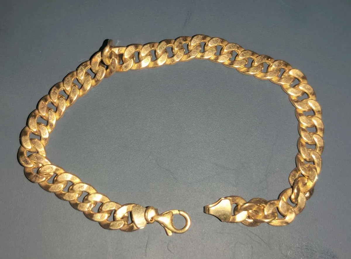 CHUNKY CLUB LINK, 9CT SOLID Gold 6.82g 8"Bracelet - Image 1