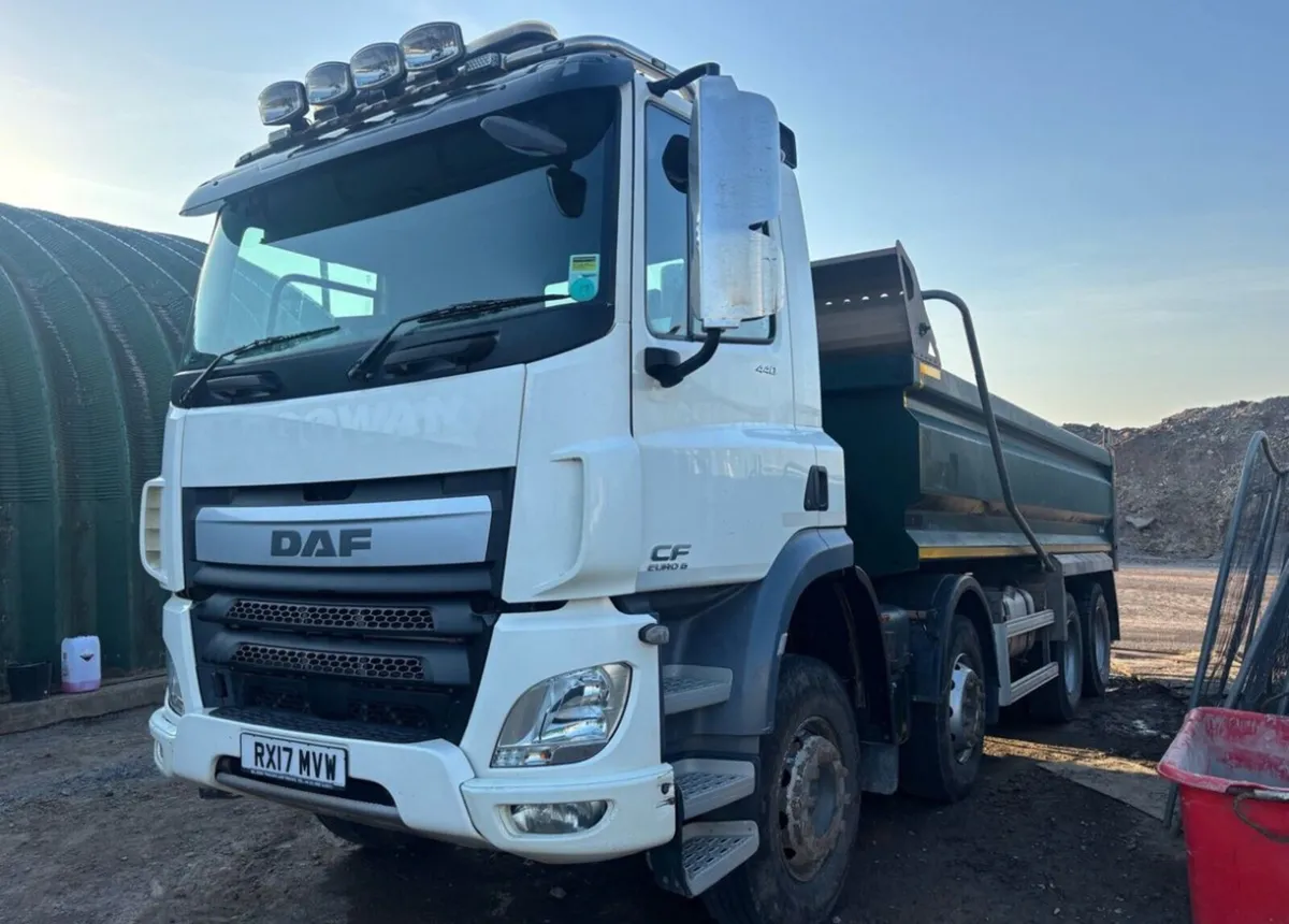 8x4 Daf manual steel body tipper - Image 1