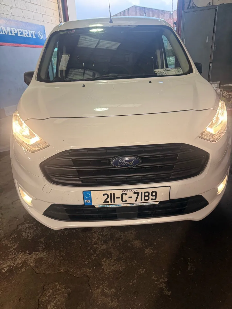 Ford Transit Connect TREND 3 Seats - Image 2