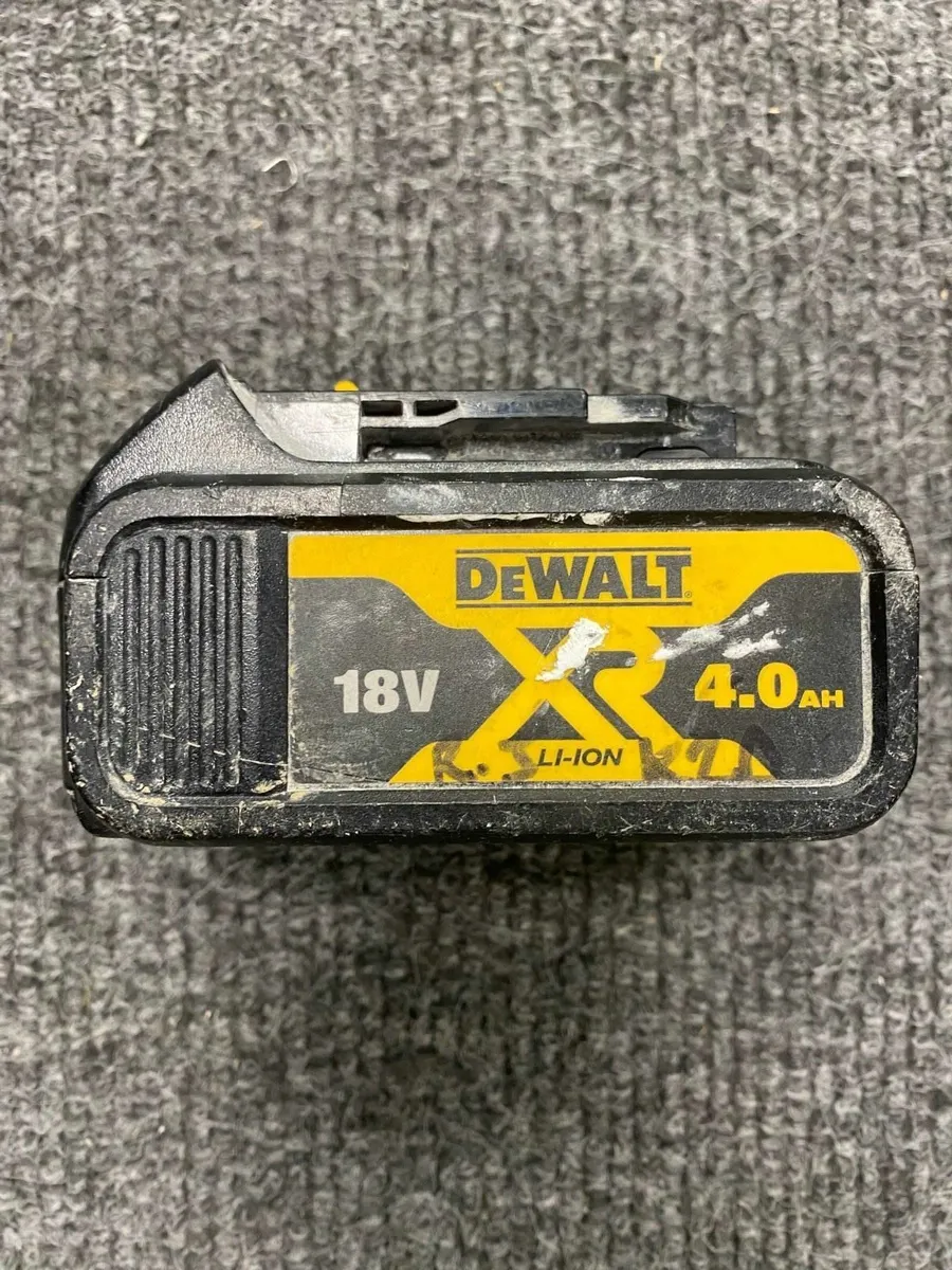 Dewalt Battery 18V 4AH - Image 2