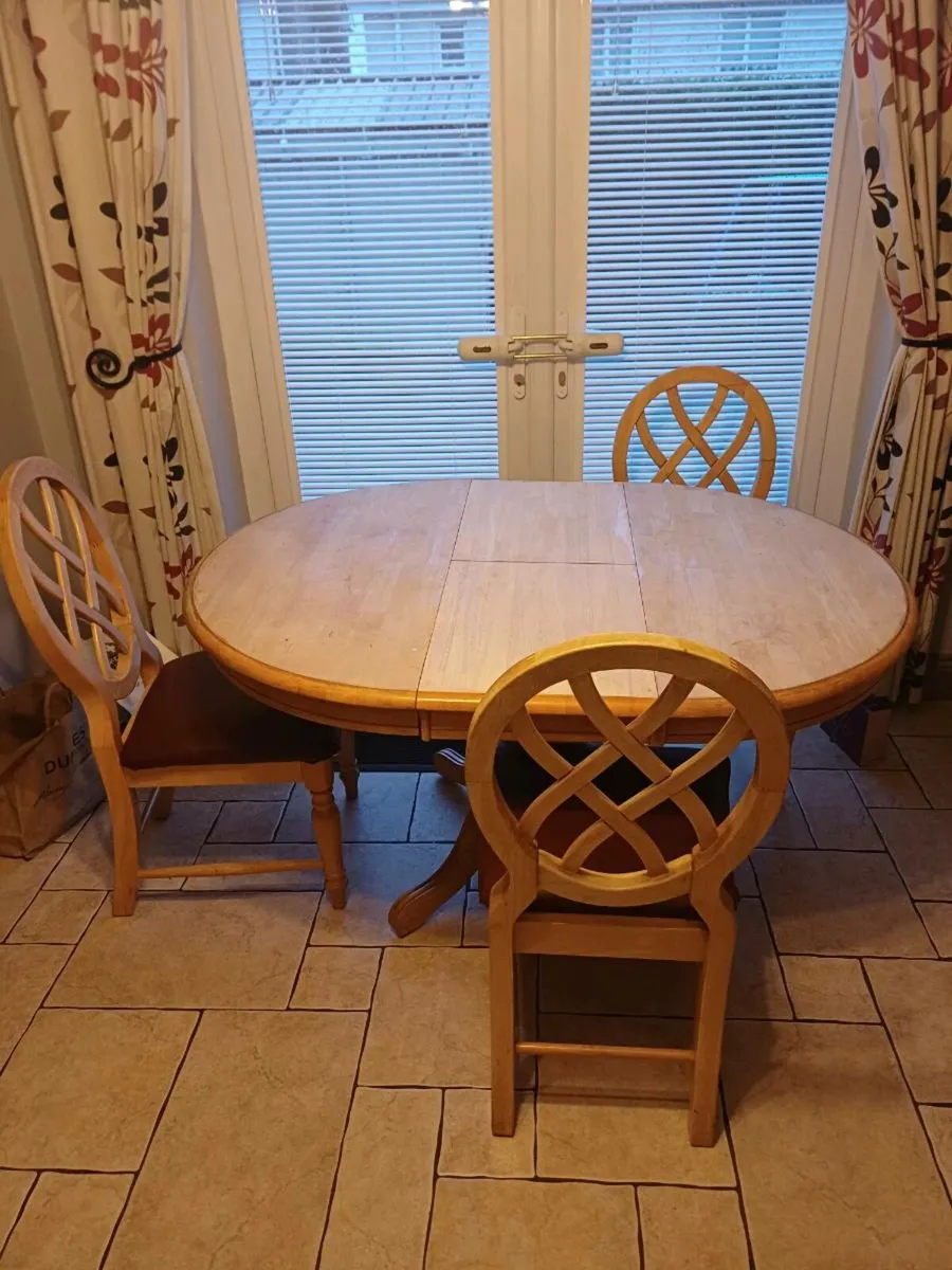 Dining room table and 4 chairs - Image 1