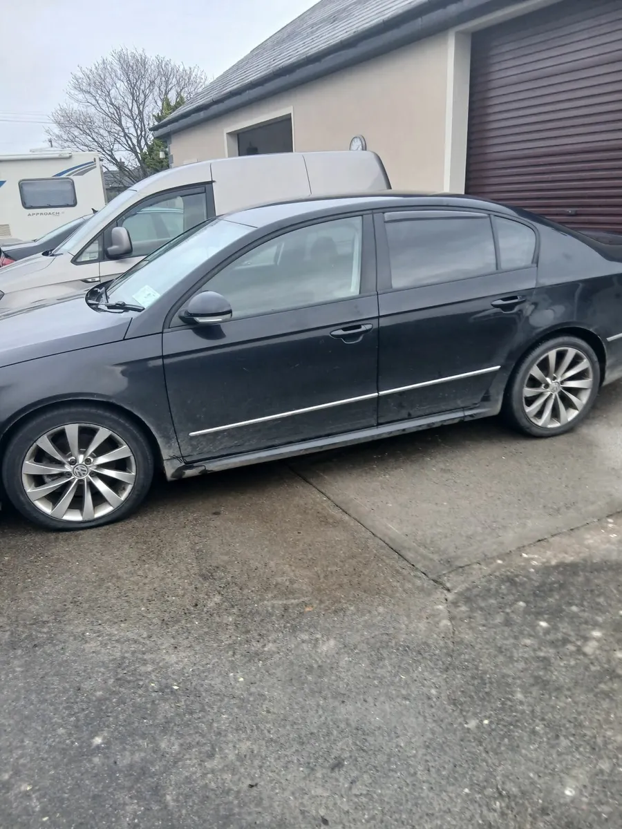 Volkswagen Passat 2010 - Image 4