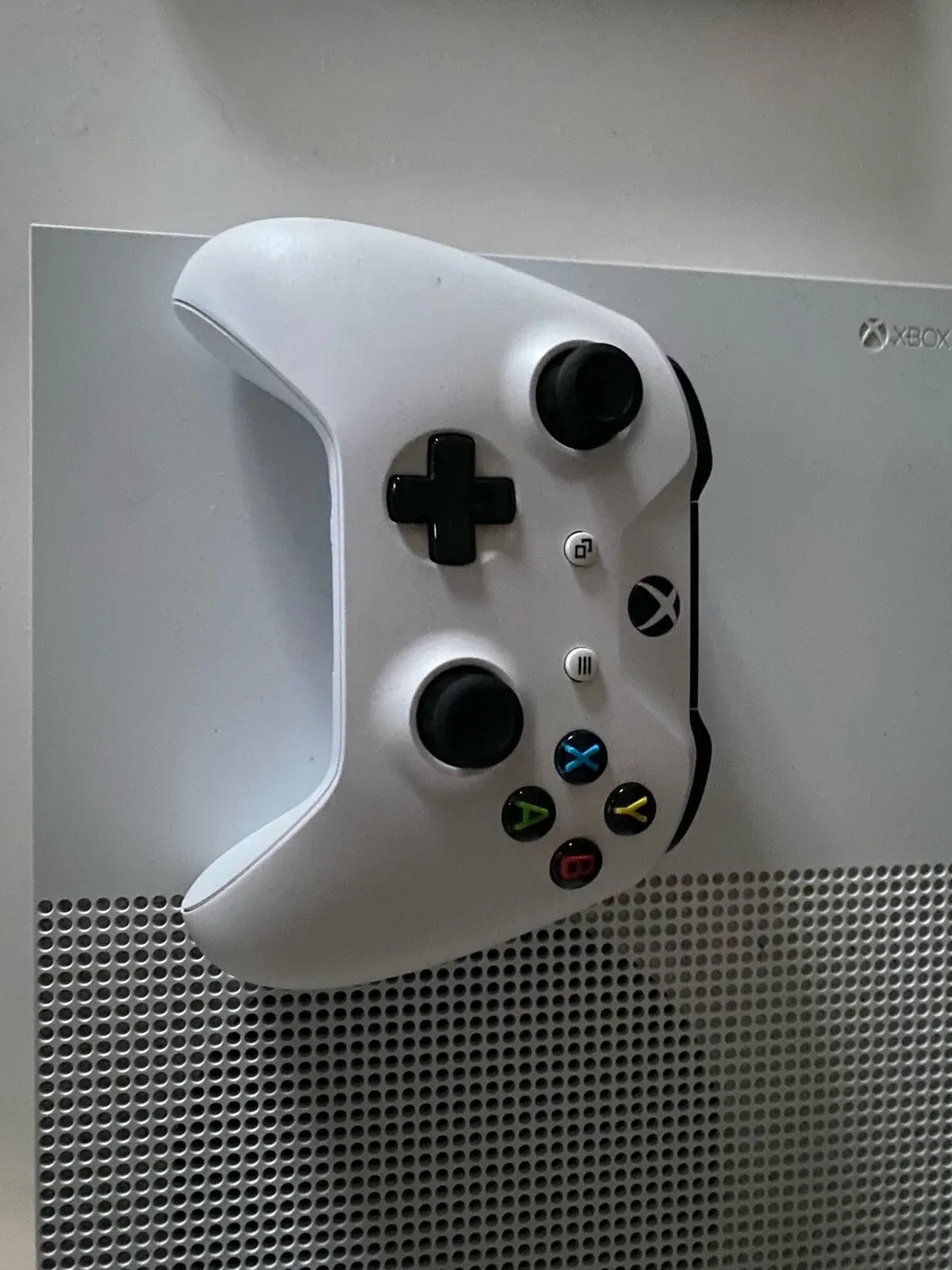 Xbox One S 1TB - Image 2