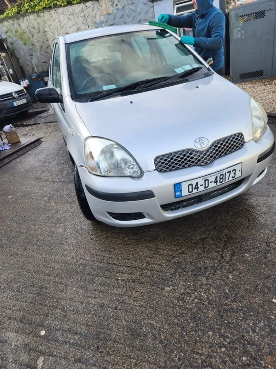 2004 Toyota Yaris - Image 2