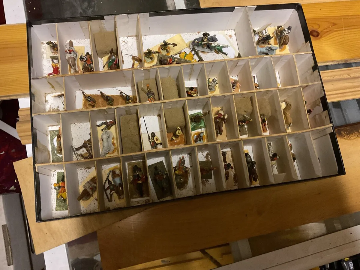 Lead figures - Image 2